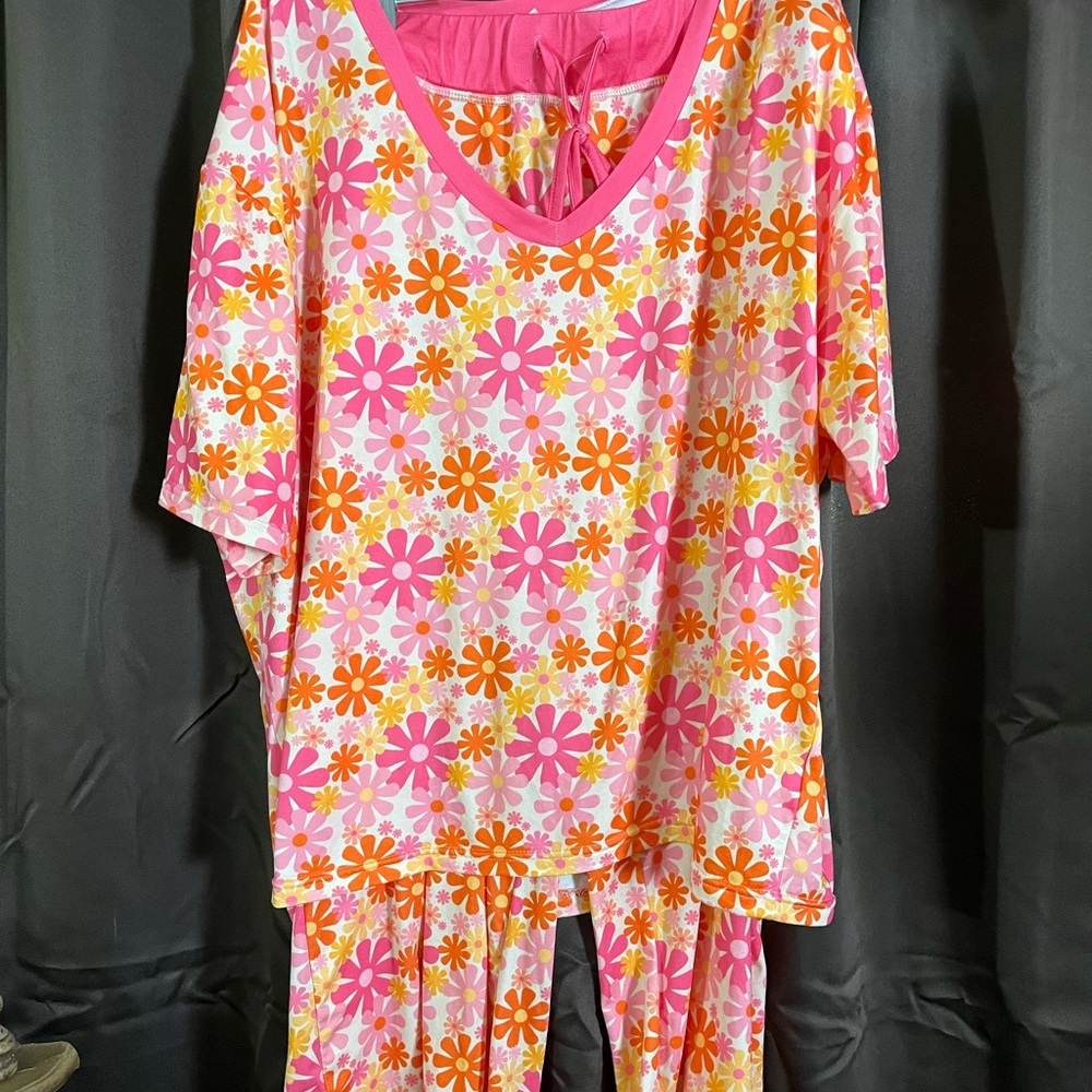 Ladies Knee Pajama’s, size 2X, orange, yellow and pink, so cute